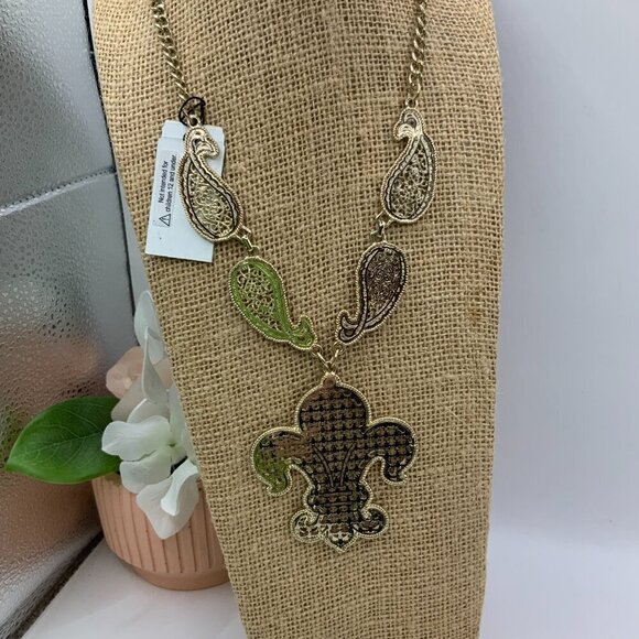 Jules NWT Fleur De Lis Gold Tone Chain Necklace - Picture 3 of 7